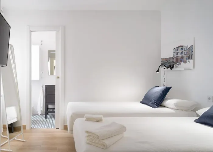 3 Hab Dobles, 2 Banos, Ac, Junto Al Casco Viejo Ol