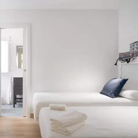 3 Hab Dobles, 2 Banos, Ac, Junto Al Casco Viejo Ol